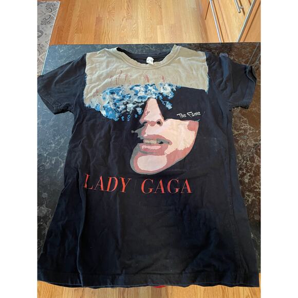 Lady Gaga The Fame Ball tour band tshirt 2009 size small/kids Large - Picture 1 of 5